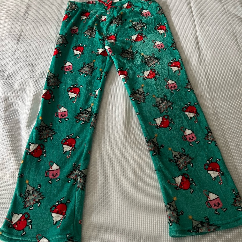 Cozy Holiday Women's Pajama Pants - Green